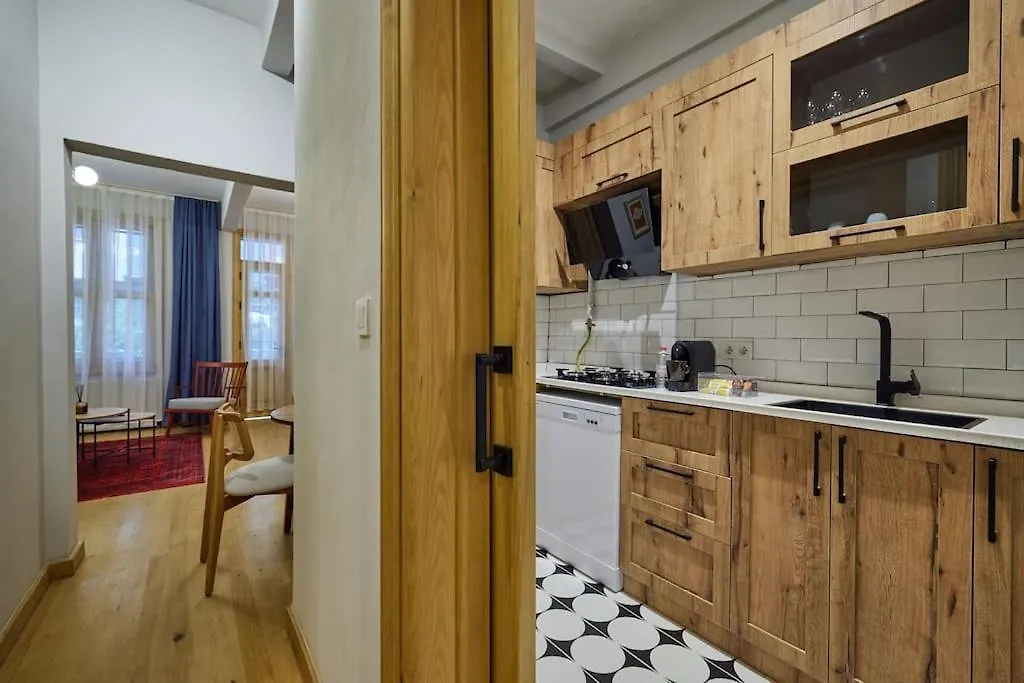 Charming Apt 2 Min To Metro - Baysungur D2 Istanbul