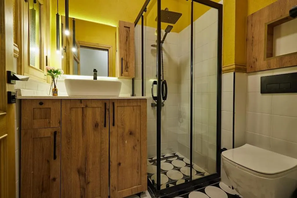 Charming Apt 2 Min To Metro - Baysungur D2 Istanbul Apartment