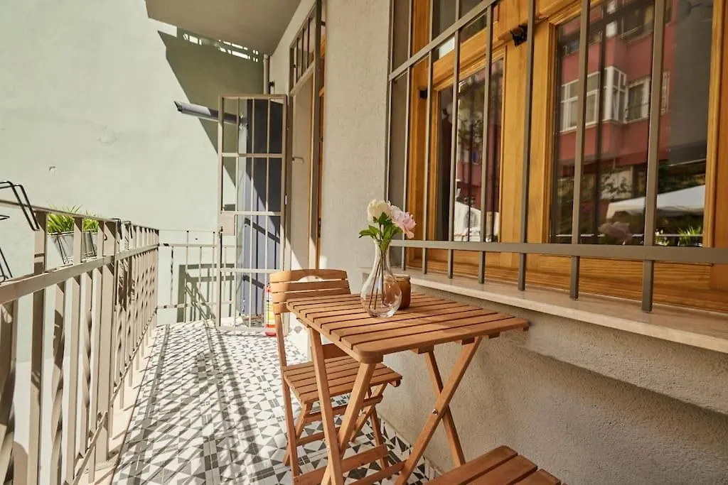 Apartment Charming Apt 2 Min To Metro - Baysungur D2 Istanbul
