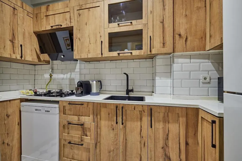 Charming Apt 2 Min To Metro - Baysungur D2 Istanbul